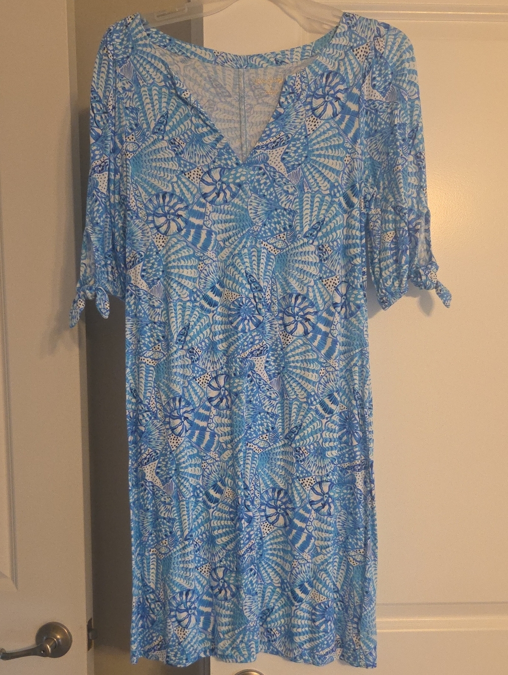 Lilly Pulitzer Blue & White Printed V-Neck Dress - Small